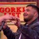 NOVAC LETA STUDIO: Desingerica čašćavao Đorđa Jovanovića devizama uživo u emisiji Ami G Show (FOTO) – devize u emisiji Ami G Show