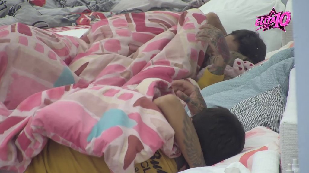PREOKRET U BELOJ KUĆI: Aneli i Filip se opet zbližili posle izolacije, zadrugari ostali bez reči (VIDEO)