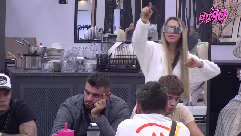 SUZDRŽANA PRED PITANJIMA O CARI I JANJUŠU: Aneli otkrila nezadovoljstvo odnosom sa Đukićem, veza na klizavom terenu (VIDEO)