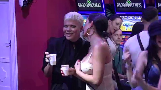 LAURA PRGOMET SMISLILA TAKTIKU U ELITI: Ovako planira da osvoji Stefana Karića, ali sve zavisi od njegovog pogleda (VIDEO) – Laura Prgomet taktika u Eliti