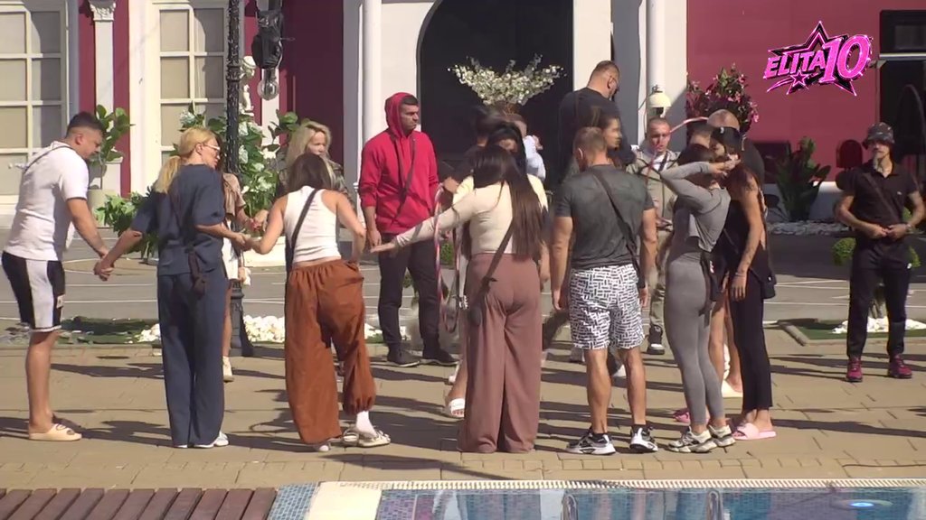 PREOKRET U BELOJ KUĆI: Veliki šef poslao nova pravila za izazov, učesnici će morati da se uvijaju i savijaju na platou (VIDEO) – izazov u Elita 10