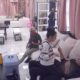 ROMANTIČAN TRENUTAK U BELOJ KUĆI: Milan Popov zapevao Radi, Jasenka uskočila sa pratećim vokalima (VIDEO)