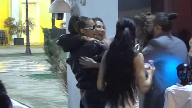 SUSRET KOJI JE SVE ODUŠEVIO: Aneli poletela Ani Nikolić u zagrljaj, pevačica otvoreno pokazala emocije (VIDEO) – susret Aneli i Ana Nikolić