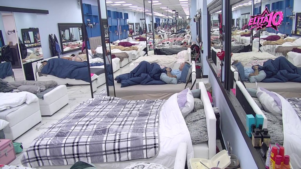 UMOR POSLE LUDOG PROVODA: Zadrugari jedva ustali nakon žurke, jutro u Eliti 10 donelo potpuni muk (VIDEO)