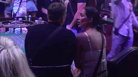 ŽESTOKO NESLAGANJE U ELITI: Laura zamerila Kariću što je ne brani, on joj odbrusio svoje (VIDEO)