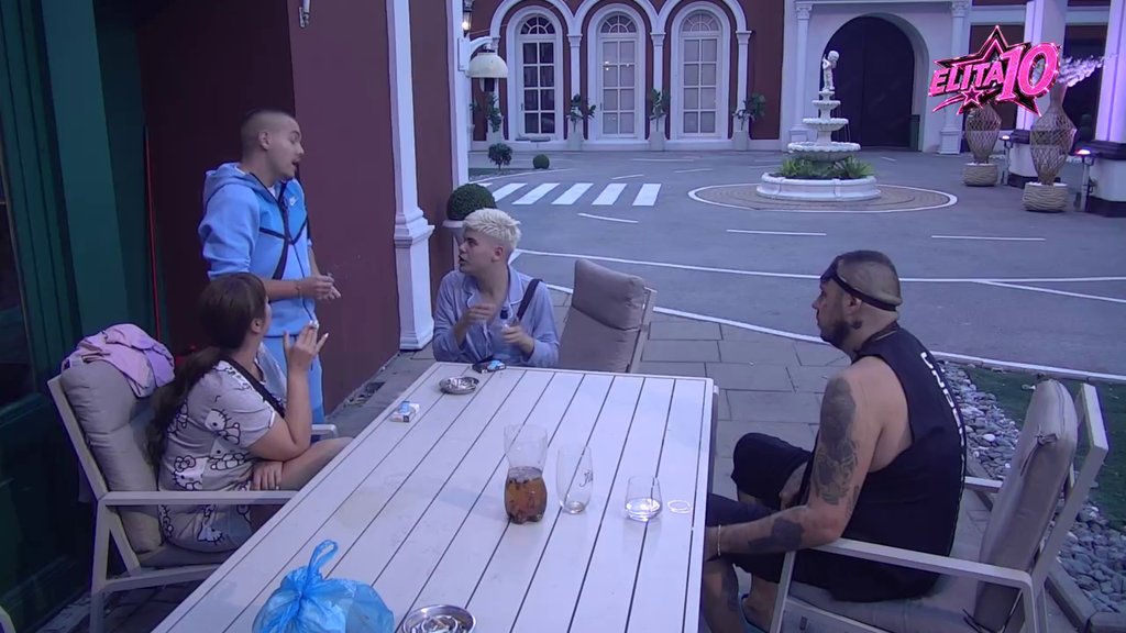 DAČA OTKRIO SVE O POGLEDAIMA ANELI KA CARU: Zadrugar napisao poruku na stolu, reakcije u Beloj kući ne prestaju (VIDEO) – pogledi Aneli ka Caru