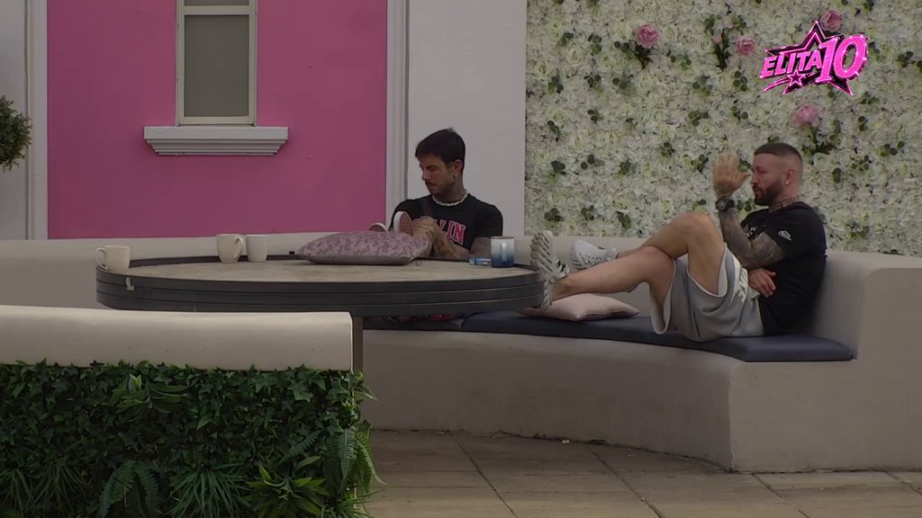 SUKOBI SE NE STIŠAVAJU U BELOJ KUĆI: Ša otvoreno poručio Đukiću da njegova veza sa Aneli nema budućnost, a Filip nije ostao dužan (VIDEO) – veza Đukića i Aneli