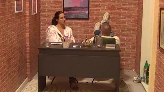 KATEDRA ZA TRAČEVE U PUNOM POKRETU: Laura i Dača prečešljali dešavanja u Beloj kući, razgovarali u šiframa, a zadrugari pokušavaju da razotkriju njihove poruke (VIDEO)