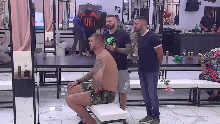 ŠA SE LATIO MAŠINICE, PROMENA KAKVU NIKO NIJE OČEKIVAO: Trifko Prnjeta i Marko Janjušević Janjuš potpuno neprepoznatljivi posle osveženja izgleda (VIDEO) – osveženje izgleda Trifka i Janjuša