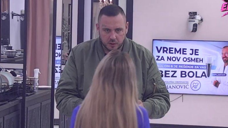 SUDBINSKI OBRAČUN ZA CRNIM STOLOM: Aneli Ahmić oduvala Lepog Miću, pa u direktnom okršaju sa Carem – maske pale, tenzija raste (VIDEO) – sukob Aneli Ahmić i Lepi Mića