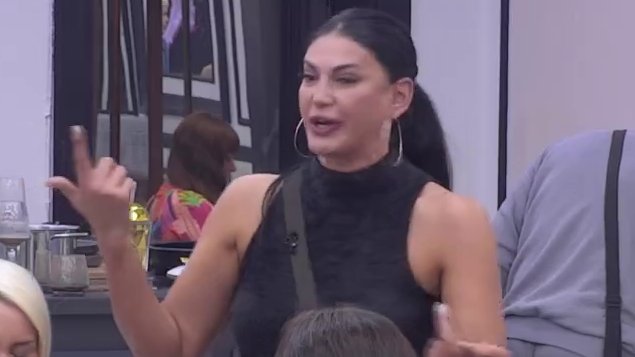 UDAR NA JAKŠIĆKU ZBOG SNIMKA SA CAREM: Filip Car i zadrugarka pod lupom zbog dešavanja ispod pokrivača, reakcije ne prestaju (VIDEO) – snimak Filipa Cara i Jakšićke ispod pokrivača