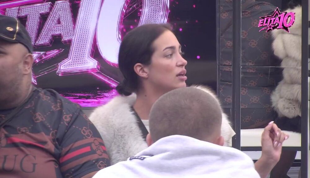 ŽESTOK OBRAČUN ZA CRNIM STOLOM: Laura Prgomet i Aneli Ahmić razmenile uvrede zbog Filipa Cara, podelile Elitu – šta će biti sledeće? (VIDEO)