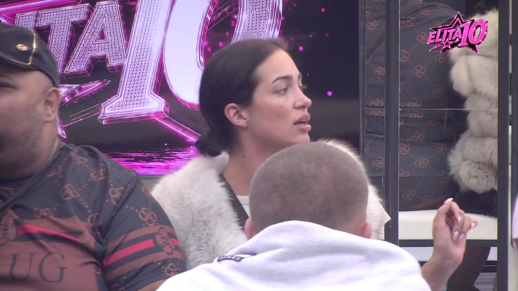 ŽESTOK OBRAČUN ZA CRNIM STOLOM: Laura Prgomet i Aneli Ahmić razmenile uvrede zbog Filipa Cara, podelile Elitu – šta će biti sledeće? (VIDEO)