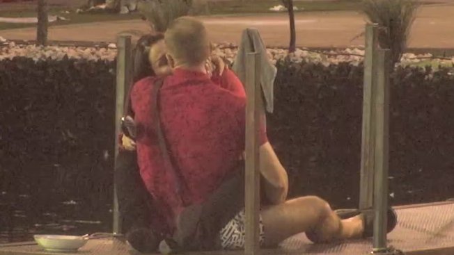 MASKE PADAJU U ELITI: Mahir Pjanić i Slađa Krnjajić razmenili poljupce pred kamerama, a jedno priznanje sve šokiralo (VIDEO) – poljubac Mahira Pjanića i Slađe Krnjajić