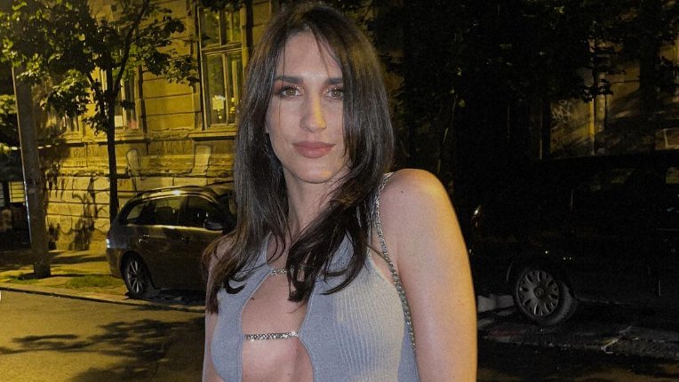 NESVAKIDAŠNJA SLIČNOST ZBUNILA FANOVE: Sestra Jelisavete Orašanin retko se pojavljuje, a svi primećuju jedan detalj (FOTO)
