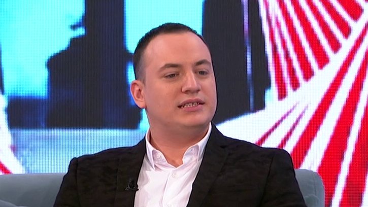 RETKE PORODIČNE SCENE KOD MIRČETA: Pevač podelio emotivnu fotografiju majke i ćerkice Elene, reakcije ne prestaju (FOTO)