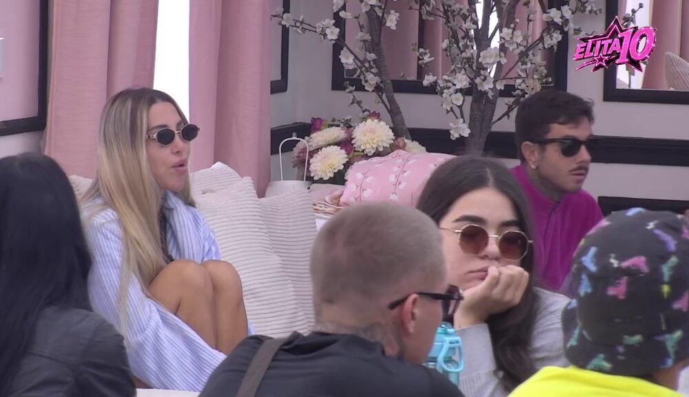 SUKOB ANELI I ĐUKIĆA PRED SVIMA: Šokantna razmena reči zbog onoga što su Aneli i Car radili ispod pokrivača, Đukić menja boje lica (VIDEO)