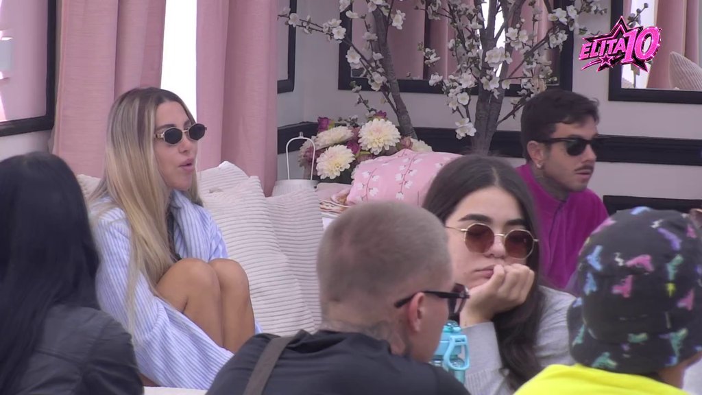 SUKOB ANELI I ĐUKIĆA PRED SVIMA: Šokantna razmena reči zbog onoga što su Aneli i Car radili ispod pokrivača, Đukić menja boje lica (VIDEO)