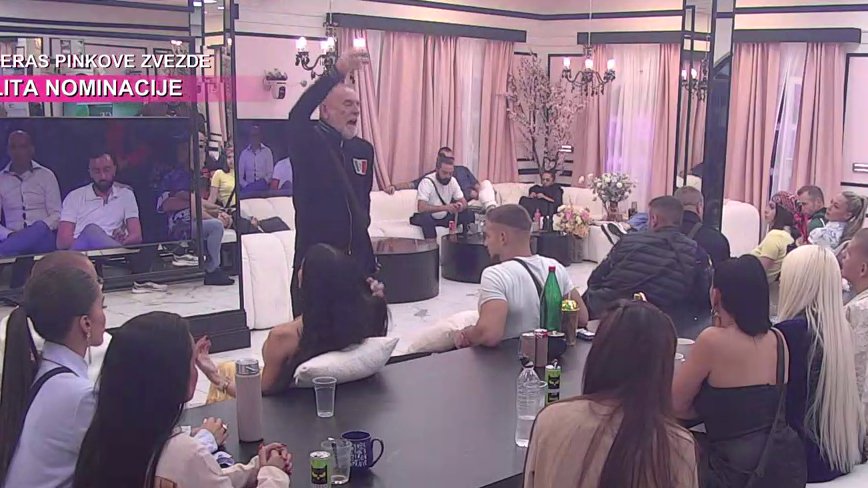 SVAĐA SE ZAHUKTAVA U ELITI: Lepi Mića ne bira reči za Filipa Cara, tenzije kulminirale zbog priznanja (VIDEO)