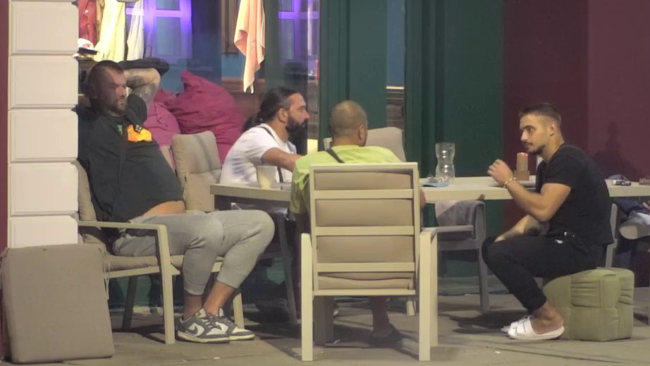 NESVAKIDAŠNJE PITANJE U BELOJ KUĆI: Janjuš i Burek razmatrali kako se divokoze penju po stenama, odgovor ih iznenadio (VIDEO)