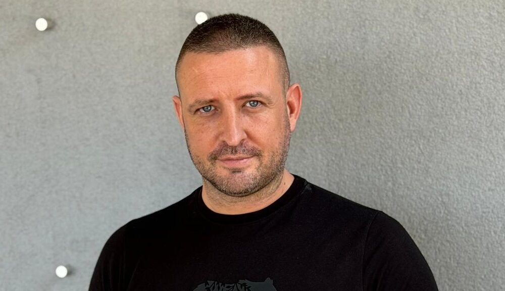 NOSTALGIJA ZA DOMAĆOM TRPEZOM U ELITI: Nemanja Tošić otvoreno priznao za kojim specijalitetom iz spoljnog sveta najviše žudi (VIDEO) – teletina ispod sača