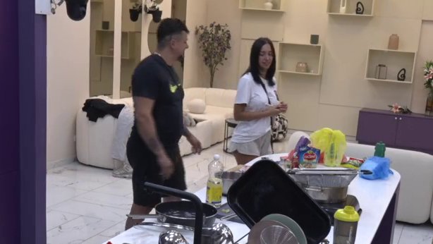 SVE OČI UPRTE U LAURU I TERZU: Njihove duhovite izjave nasmejale Belu kuću, a zadrugar nije mogao da sakrije simpatije (VIDEO) – Laura i Terza