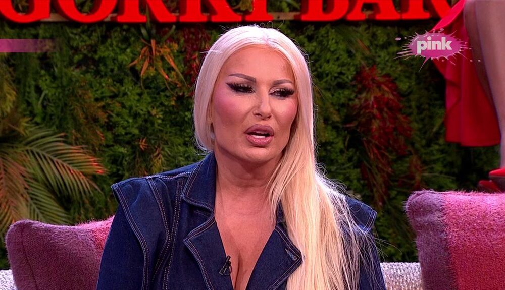 ZADRŽAVANJE NA CARINI UNOSI NERVOZU: Elma Sinanović propustila let, kolega otkrio šta se dogodilo (FOTO)