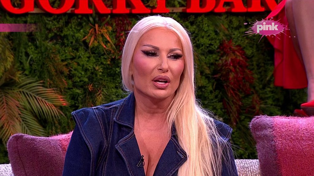 ZADRŽAVANJE NA CARINI UNOSI NERVOZU: Elma Sinanović propustila let, kolega otkrio šta se dogodilo (FOTO)