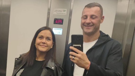 EMOCIJE PREPLAVILE DOM SILVIJE NEDELJKOVIĆ: Pevačica podelila emotivan trenutak, muž Saša raznežio sve sa blizancima (FOTO) – porodica Silvije Nedeljković