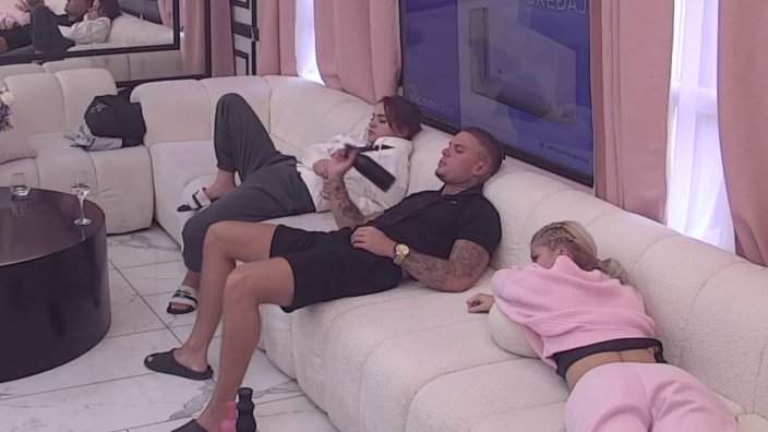 SUKOBI OD STARTA U ELITI: Jovana i Leon već na ivici raskida, rasprava pred svima unela neizvesnost u vezu (VIDEO) – problemi u vezi Jovane i Leona