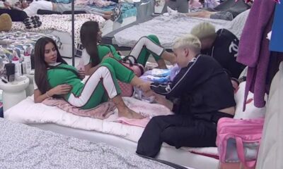 UROŠ PREUZEO SVE U SVOJE RUKE: Sanja poverila tretman nogu ličnom majstoru za lepotu, reakcije u Beloj kući ne prestaju (VIDEO) – Sanja Grujić tretman nogu
