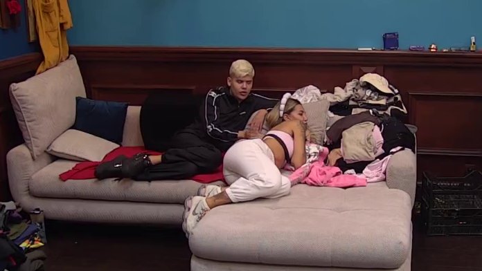 UROŠ STANIĆ BEZ DLAKE NA JEZIKU: Aneli Ahmić otvoreno saslušala kritike o vezi sa Đukićem, a onda usledila neočekivana reakcija (VIDEO) – Uroš Stanić savetuje Aneli Ahmić