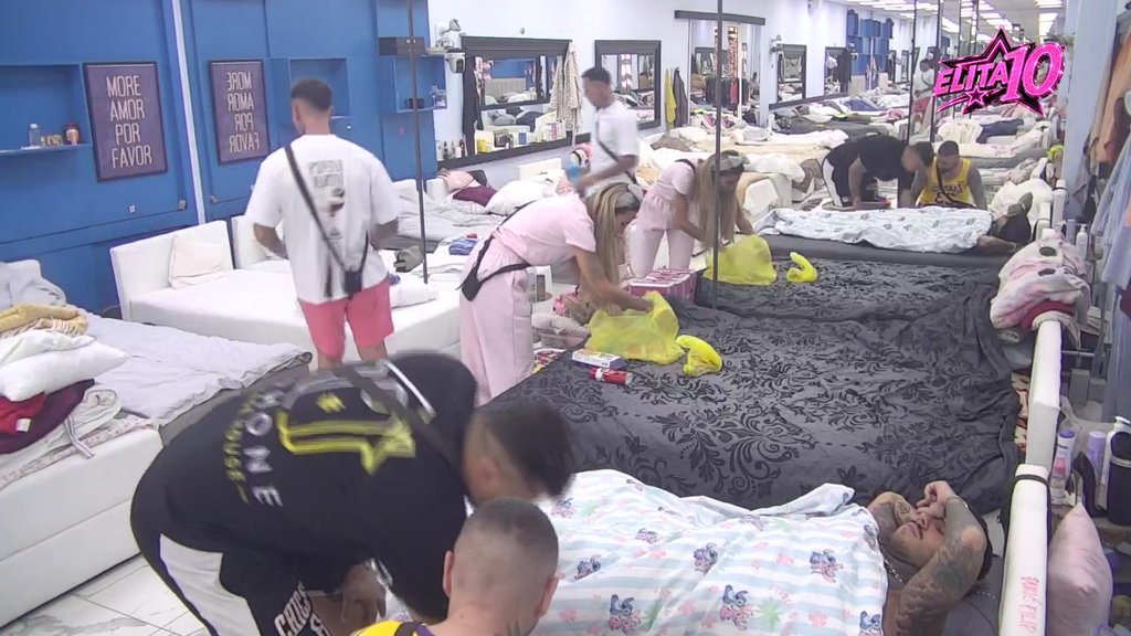 ANELI POKAZALA SVOJU SNALAŽLJIVOST U ELITI: Ponosno kupila sve za družinu Pere Kvržice, reakcije ne prestaju (VIDEO) – Aneli Ahmić Elita