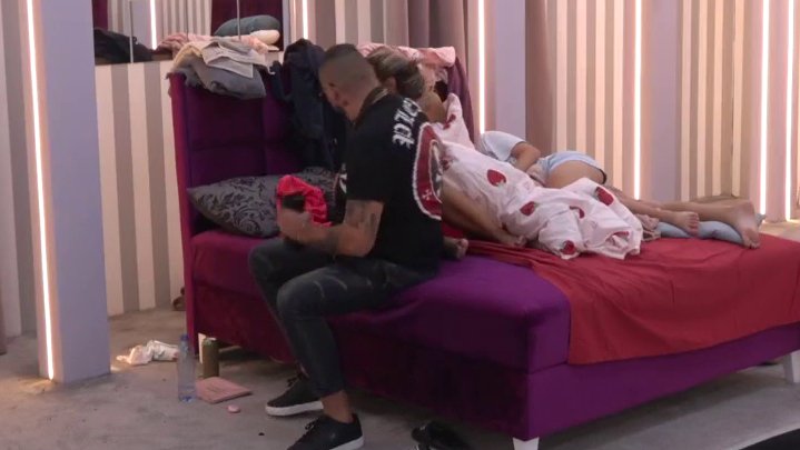CAR NE DA DA ANELI PADNE: Filip Car jutro posvetio Dabrici, glavobolja je muči, evo kako je reagovala (VIDEO) – glavobolja Aneli Ahmić