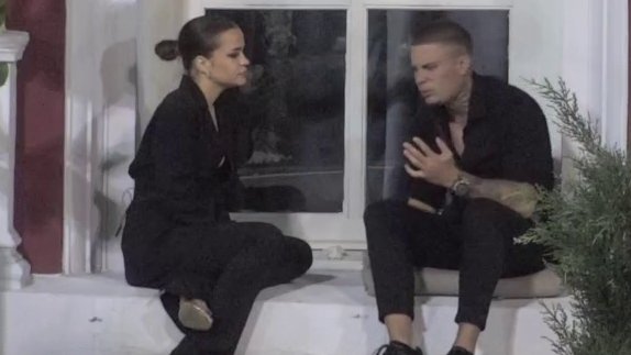 LEON CANER UDARIO NA DAČU: Brutalne uvrede u Beloj kući, Jovana Kosovac ne zna kako da se postavi (VIDEO) – napad u Beloj kući