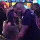 ODMAH JE PREUZELA INICIJATIVU: Laura prišla Caru za rulet stolom i postavila pitanje koje je sve iznenadilo (VIDEO)