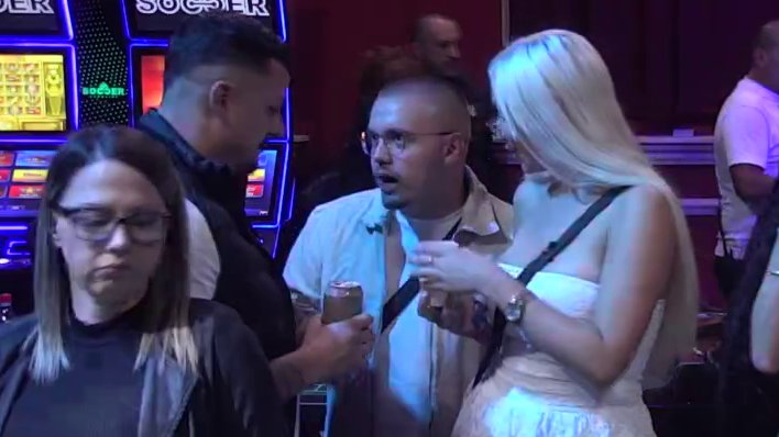 TERZA BACIO RUKAVICU OSMKČIĆU: Počinje igra zavođenja, Glorija Jelovac u centru pažnje, svi čekaju Markovu reakciju (VIDEO) – igra zavođenja u Eliti
