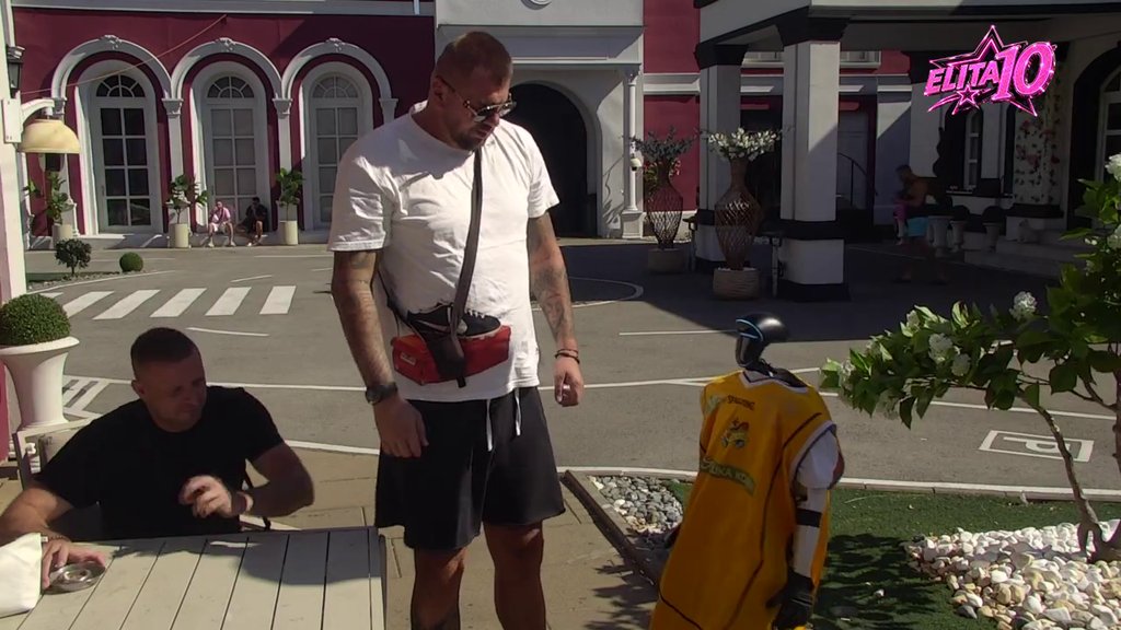JANJUŠ PRUŽIO RUKU PRIJATELJSTVA: Toša dobio dres iz Slovenije koji nosi posebnu priču, evo šta ga je toliko oduševilo (VIDEO) – poklon od Janjuša