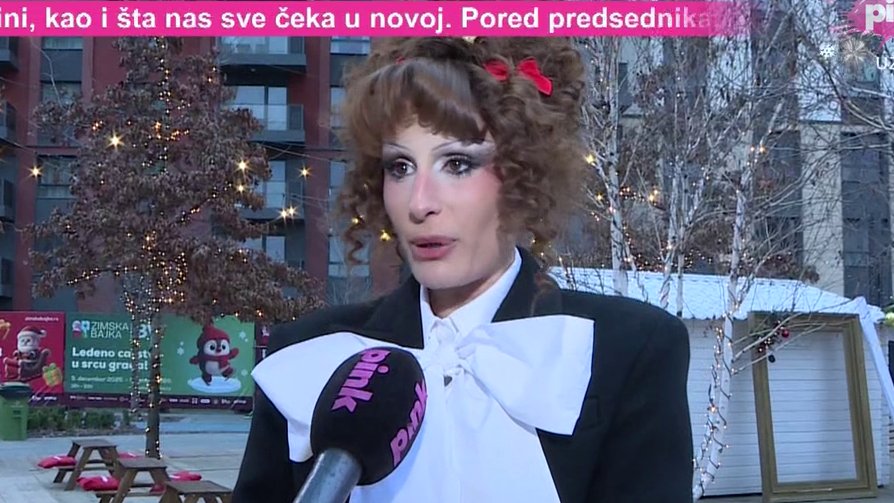 MODNI PREOKRET NA AMERIČKOJ SCENI: Didi Džej zablistala na dodeli VMA nagrada u haljini koja je izazvala pometnju (FOTO)