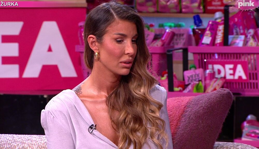 NEVIĐEN DETALJ IZ BOLNICE OTKRIVA SVE: Jelena Radanović podelila emotivan trenutak sa sinom posle operacije, fanovi ne prestaju da komentarišu (FOTO) – Jelena Radanović operacija sina