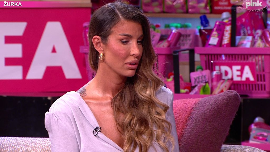 NEVIĐEN DETALJ IZ BOLNICE OTKRIVA SVE: Jelena Radanović podelila emotivan trenutak sa sinom posle operacije, fanovi ne prestaju da komentarišu (FOTO) – Jelena Radanović operacija sina