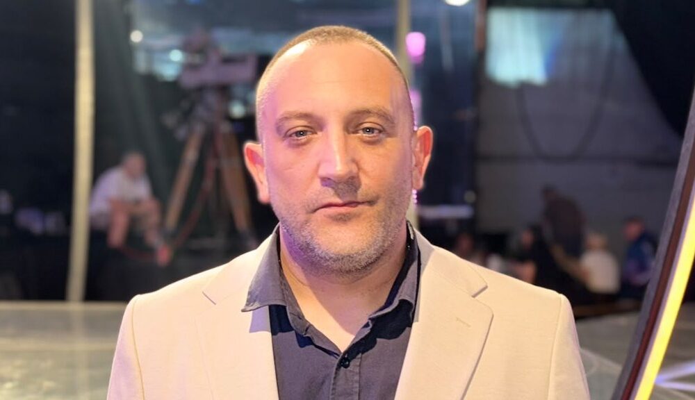 PREOKRET U ELITI: Milan Popov posle raskida sa Radojkom bacio oko na Jovanu Kosovac, a reakcija zadrugarke zbunila sve (VIDEO) – napad Milana Popova na Jovanu Kosovac