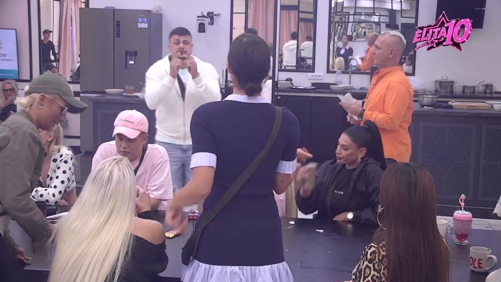 RAZBUKTALA SE SVAĐA ZA CRNIM STOLOM: Terza udario na Daču i ekipu zbog Laure, tenzija u Beloj kući raste (VIDEO) – Terza osuo paljbu na Daču i ekipu