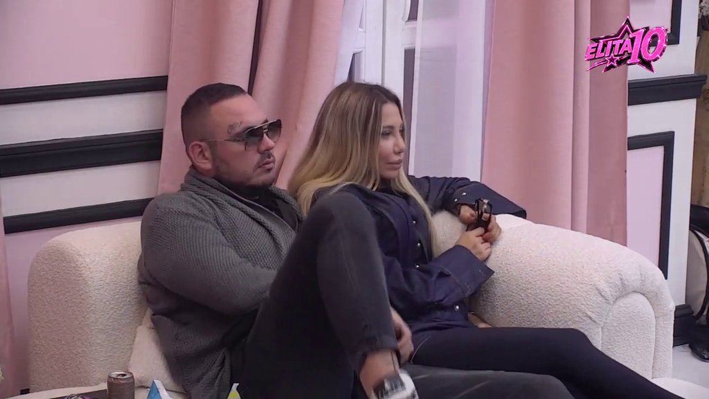 DOGOVORI I SUMNJE U BELOJ KUĆI: Aneli tražila od Cara da stavi ruku iza njenih leđa, sumnja u dogovor sa Janjušem (VIDEO)