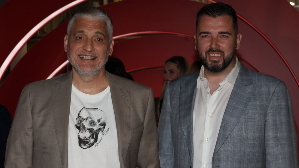 IZNENADNA INFUZIJA U LUKSUZNOM STANU: Aca Kos pokazao trenutak koji je zabrinuo pratioce, Čeda Jovanović daje podršku (FOTO) – Aca Kos na infuziji