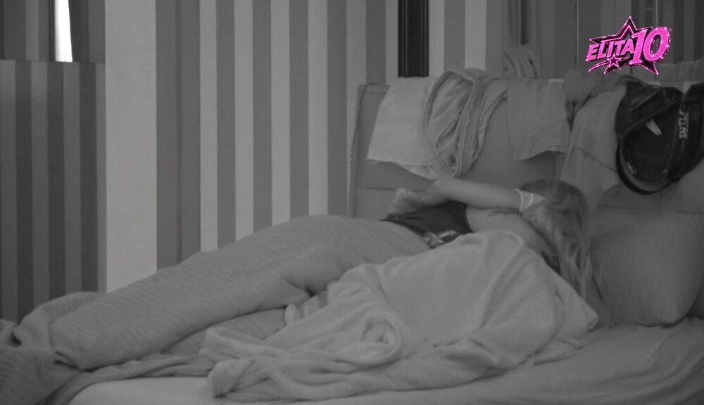 MASKE PADAJU U ODABRANIMA: Aneli i Car pale strasti u krevetu, emocije više ne kriju (VIDEO) – ljubav cveta u Odabranima