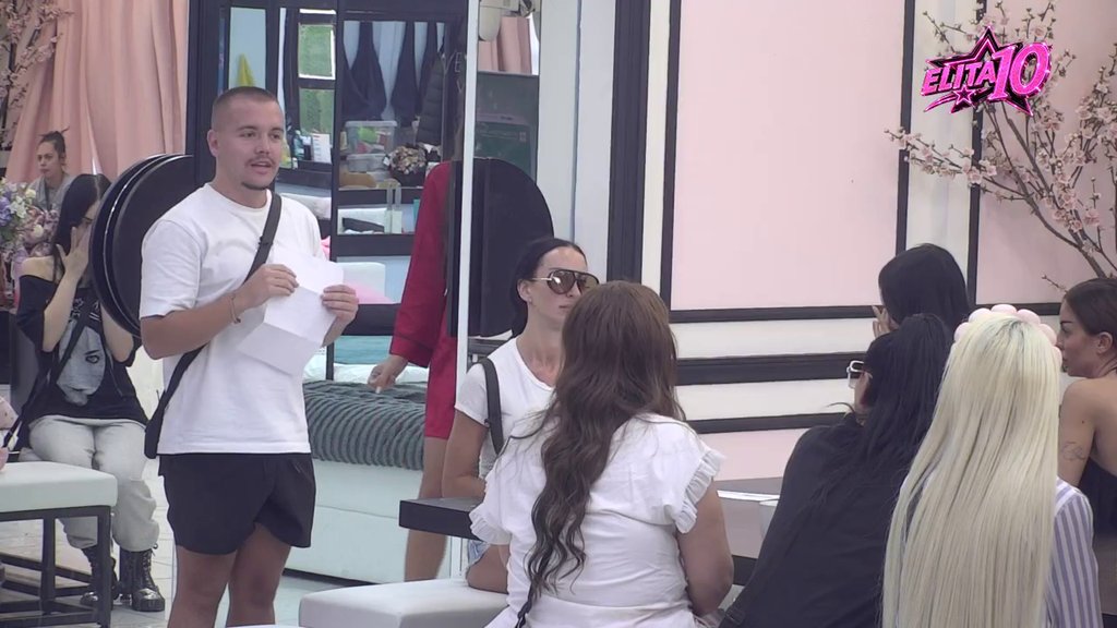 PREOKRET U BELOJ KUĆI: Dača dobio svoju radio emisiju, evo koga je izabrao za koleginicu voditeljku (VIDEO) – radio emisija u Eliti