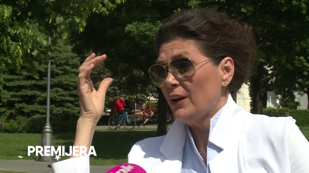 TEŠKA ISPOVEST EKSRA NENE: Kako je preživela požar, odrastanje bez porodice i gubitak sestre zauvek je obeležili (FOTO) – potresna sudbina naše pevačice