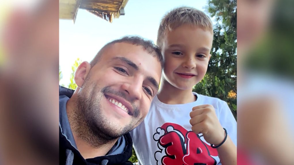 PORODIČNI TRENUTAK KOJI JE OBRADOVAO MNOGE: Veljko Ražnatović i sin Željko podelili dirljivu sliku iz prirode, komentari se ne zaustavljaju (FOTO) – porodični izlet Veljka Ražnatovića