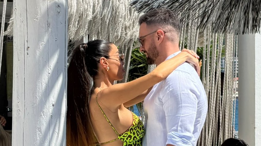 RAZBIJAJU STEREOTIPE NA DOMAĆOJ SCENI: Poznata pevačica Mia Borisavljević starija je od muža Bojana Grujića, a evo šta ih izdvaja od drugih (FOTO) – Mia Borisavljević i Bojan Grujić